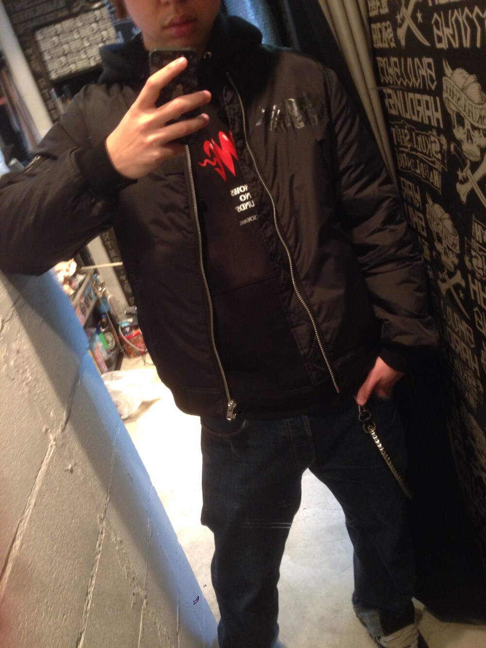「MA-1」｜「SKULL SHITのMA-1 JACKET（ミリタリージャケット、ブラック系）」を使った、DARKPLOT 1996さん（メンズ・177cm）の春コーディネートの1枚目の写真