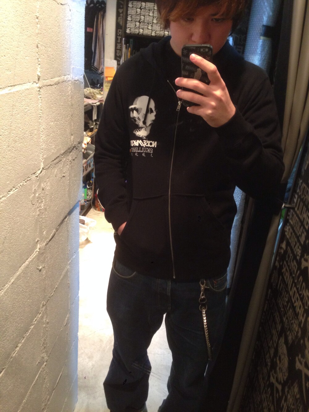 「NOISEMAKER」｜「SKULL SHITのSKULLSHIT × NOISEMAKER Collaboration Zip- Parka "Distortion" by Yuzuru Namiki（パーカー、ブラック系）」を使った、DARKPLOT 1996さん（メンズ・177cm）の春コーディネートの1枚目の写真
