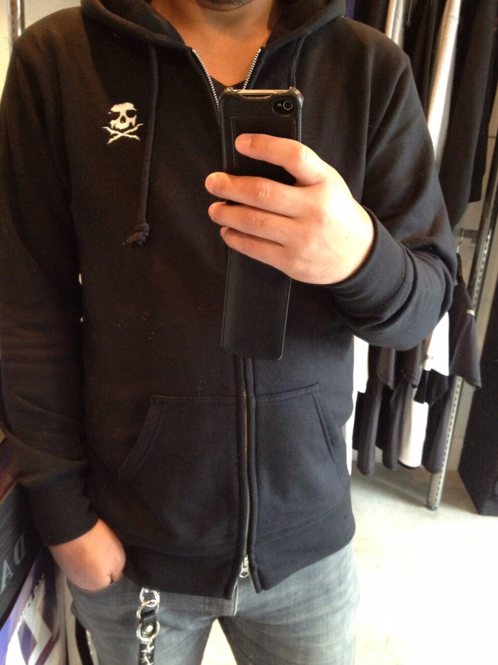 「SKULLSHIT、W-Zip Parka」｜「SKULL SHITのW-Zip Parka - Black ver.（パーカー、ブラック系）」を使った、DARKPLOT 1996さん（メンズ・177cm）の春コーディネートの1枚目の写真