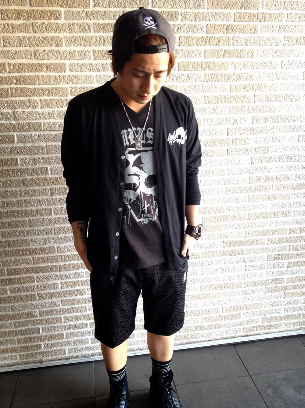「SKULL SHITの”The GRAVE” T-sh（Tシャツ/カットソー、ブラック系）」を使った、DARKPLOT 1996さん（メンズ・168cm）の春コーディネートの1枚目の写真