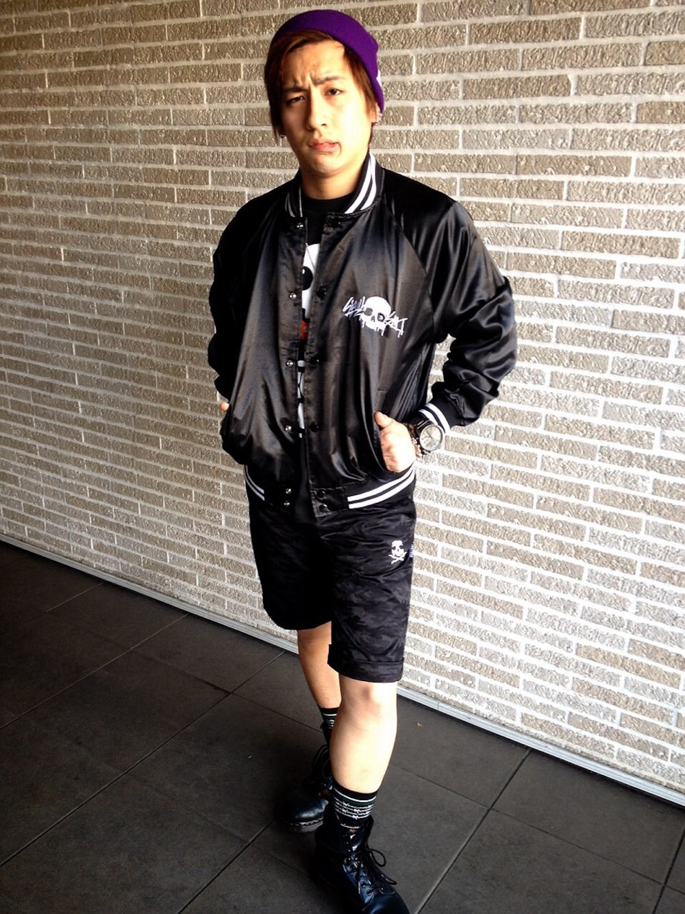 「SKULL SHITの”SKULLO” T-sh ver.1（Tシャツ/カットソー、ブラック系）」を使った、DARKPLOT 1996さん（メンズ・168cm）の春コーディネートの1枚目の写真
