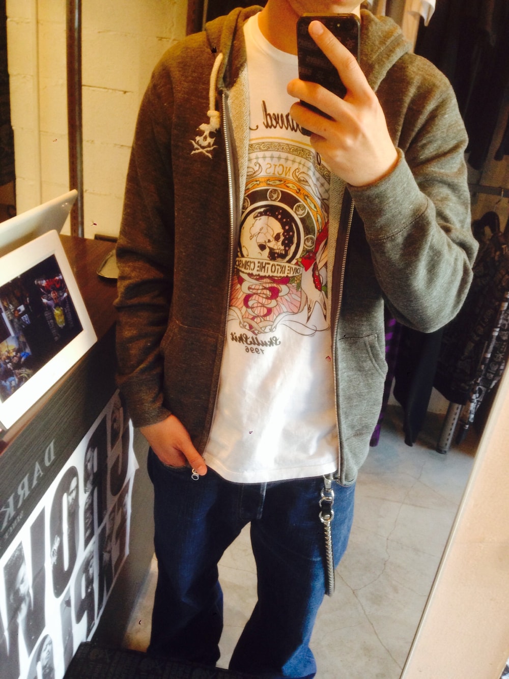 「＃SKULLSHIT」｜「SKULL SHITのW-Zip Parka - Gray ver.（パーカー、グレー系）」を使った、DARKPLOT 1996さん（メンズ・177cm）の春コーディネートの1枚目の写真
