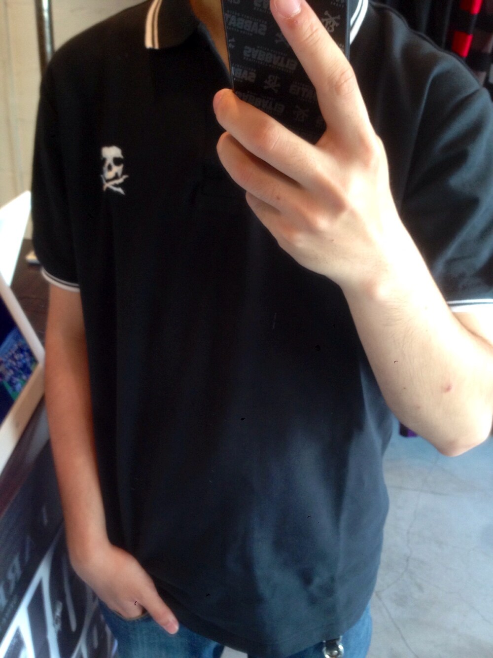 「ポロシャツ、SKULLSHIT」｜「SKULL SHITのTHE ICON polo shirts（ポロシャツ、ブラック系）」を使った、DARKPLOT 1996さん（メンズ・177cm）の夏コーディネートの1枚目の写真
