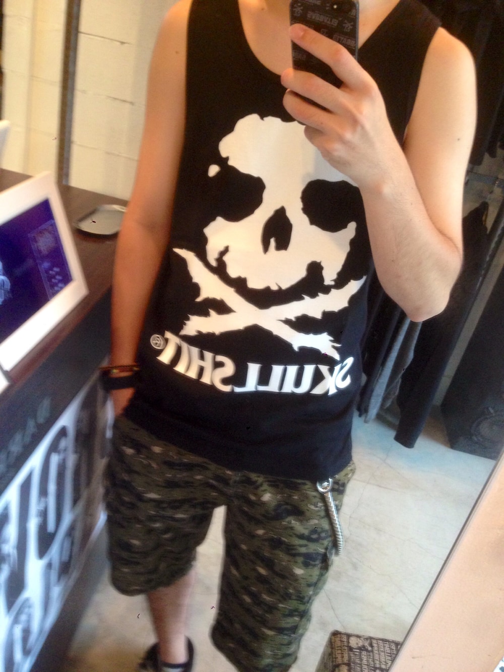 「タンクトップ、SKULLSHIT」｜「SKULL SHITのTHE ICON Tank Top 

（タンクトップ、ブラック系）」を使った、DARKPLOT 1996さん（メンズ・177cm）の夏コーディネートの1枚目の写真