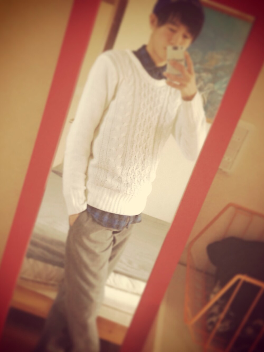 「白ニット」｜「Applyのアイテム（ニット/セーター、ホワイト系）」を使った、聖さん（メンズ・173cm）の冬コーディネートの1枚目の写真
