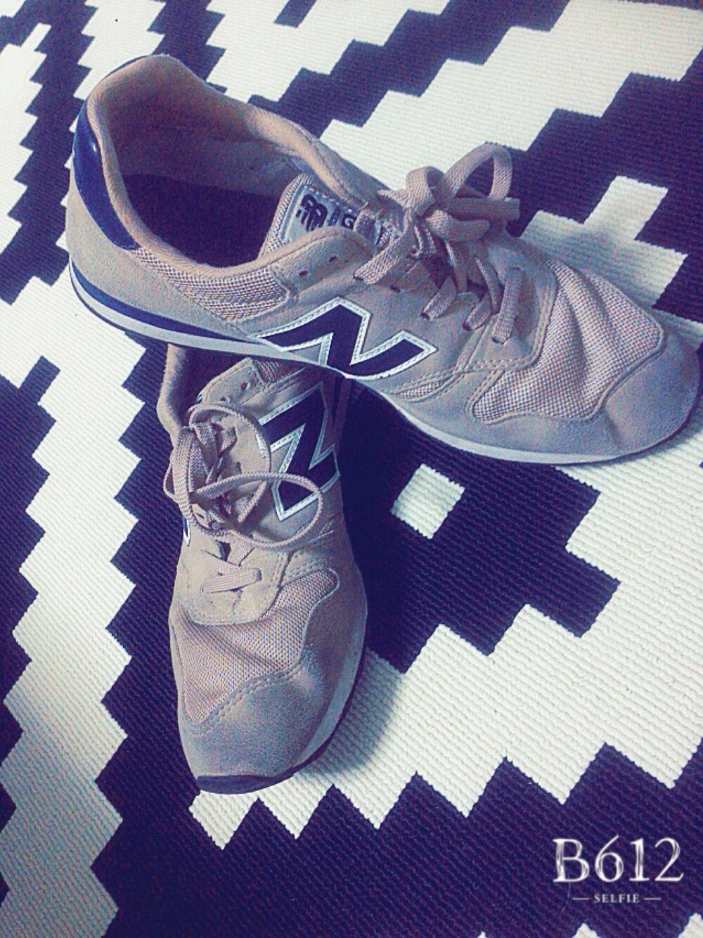 「ニューバランス、スニーカー」｜「NEW BALANCEのアイテム（スニーカー、ブラウン系）」を使った、聖さん（メンズ・173cm）の春コーディネートの1枚目の写真