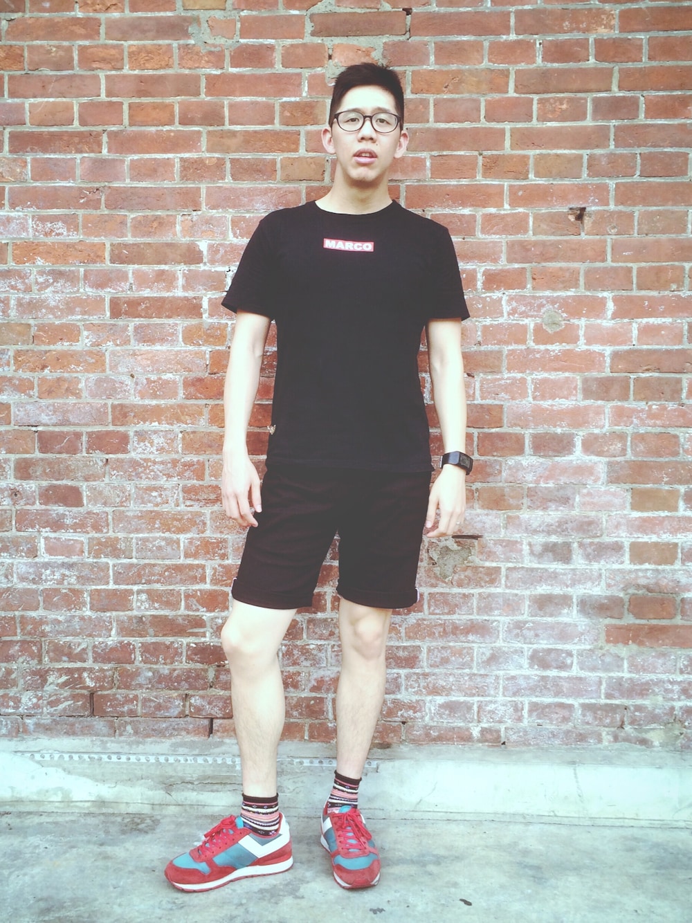 「西門紅樓、紅磚牆、ALL BLACK」｜「MARCOのアイテム（Tシャツ/カットソー、ブラック系）」を使った、a510011aさん（メンズ・173cm）の夏コーディネートの1枚目の写真