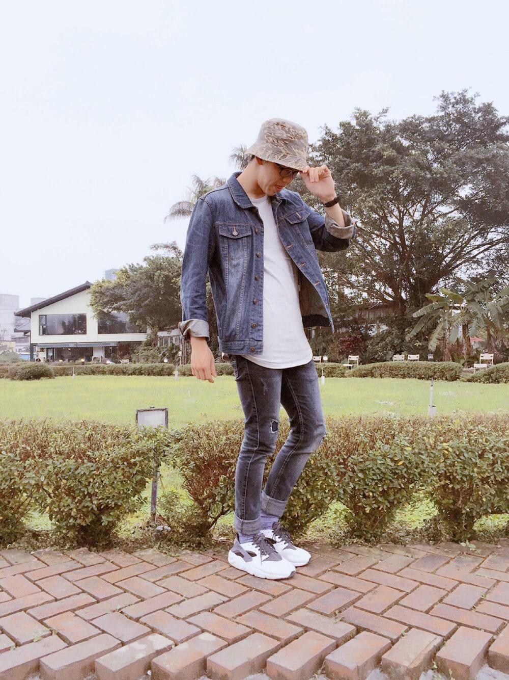 「古着MIX、丹寧、魚路、oversize」｜「MARCOのアイテム（その他パンツ、ブルー系）」を使った、a510011aさん（メンズ・173cm）の春コーディネートの1枚目の写真