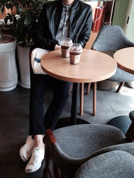 「MARTIN MARGIELA（マルタンマルジェラ）のNavy Slacks（その他パンツ、ブルー系）」を使った、Dongkyung Hanさん（メンズ・181cm）の夏コーディネート