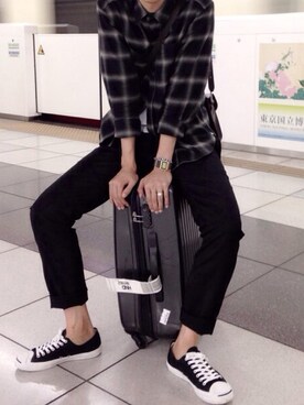 「SAINT LAURENT PARIS（サンローランパリ）のアイテム（シャツ/ブラウス、ブラック系）」を使った、Dongkyung Hanさん（メンズ・181cm）の秋コーディネート