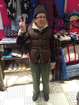 「アイテム（ダウンベスト、ブラウン系）」を使った、高安さん（レディース・153cm）の冬コーディネート