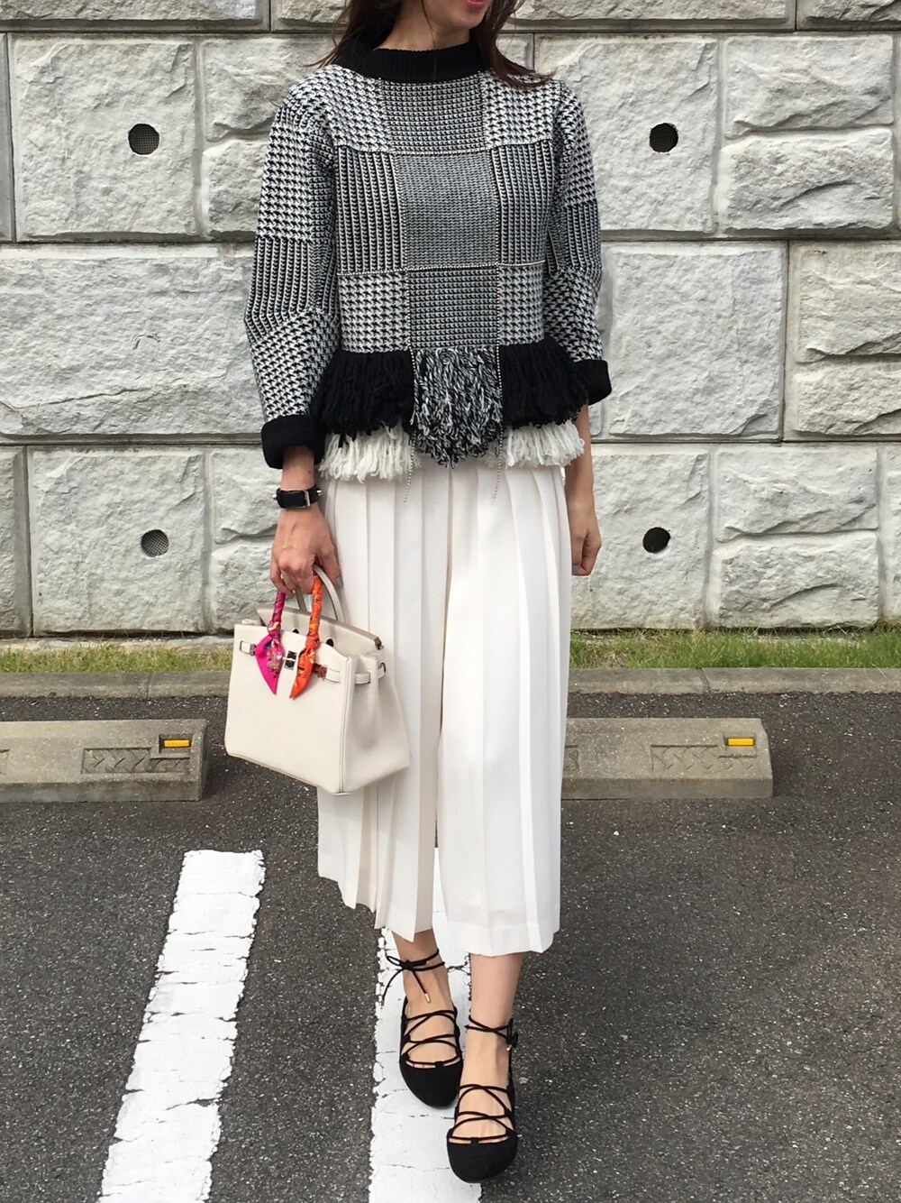「バーキン」｜「Sacaiのアイテム（ニット/セーター、ブラック系）」を使った、mayaさん（レディース・170cm）の秋コーディネートの1枚目の写真