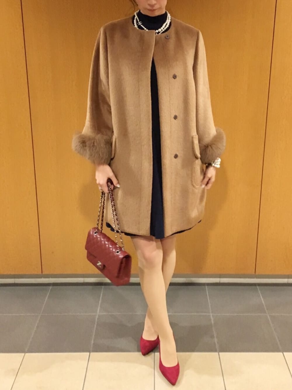 「クリスマス、ディナー、ニットワンピース、シャギーコート、シャネル」｜「Mikako Nakamuraのアイテム（その他アウター、ベージュ系）」を使った、mayaさん（レディース・170cm）の冬コーディネートの1枚目の写真