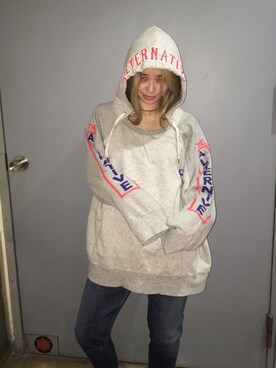 「RNA（アールエヌエー）のM0492 リメイクプルオーバーパーカー（パーカー、グレー系）」を使った、Sakuraさん（レディース）の秋コーディネート