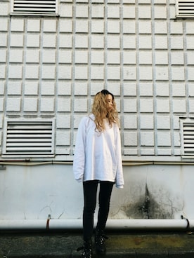 「GILDAN（ギルダン）のアイテム（Tシャツ/カットソー、ホワイト系）」を使った、Sakuraさん（レディース）の秋コーディネート