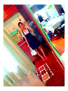 「Bershka（ベルシュカ）のアイテム（サロペット/オーバーオール、ブルー系）」を使った、N.yuliさん（レディース・153cm）の夏コーディネート