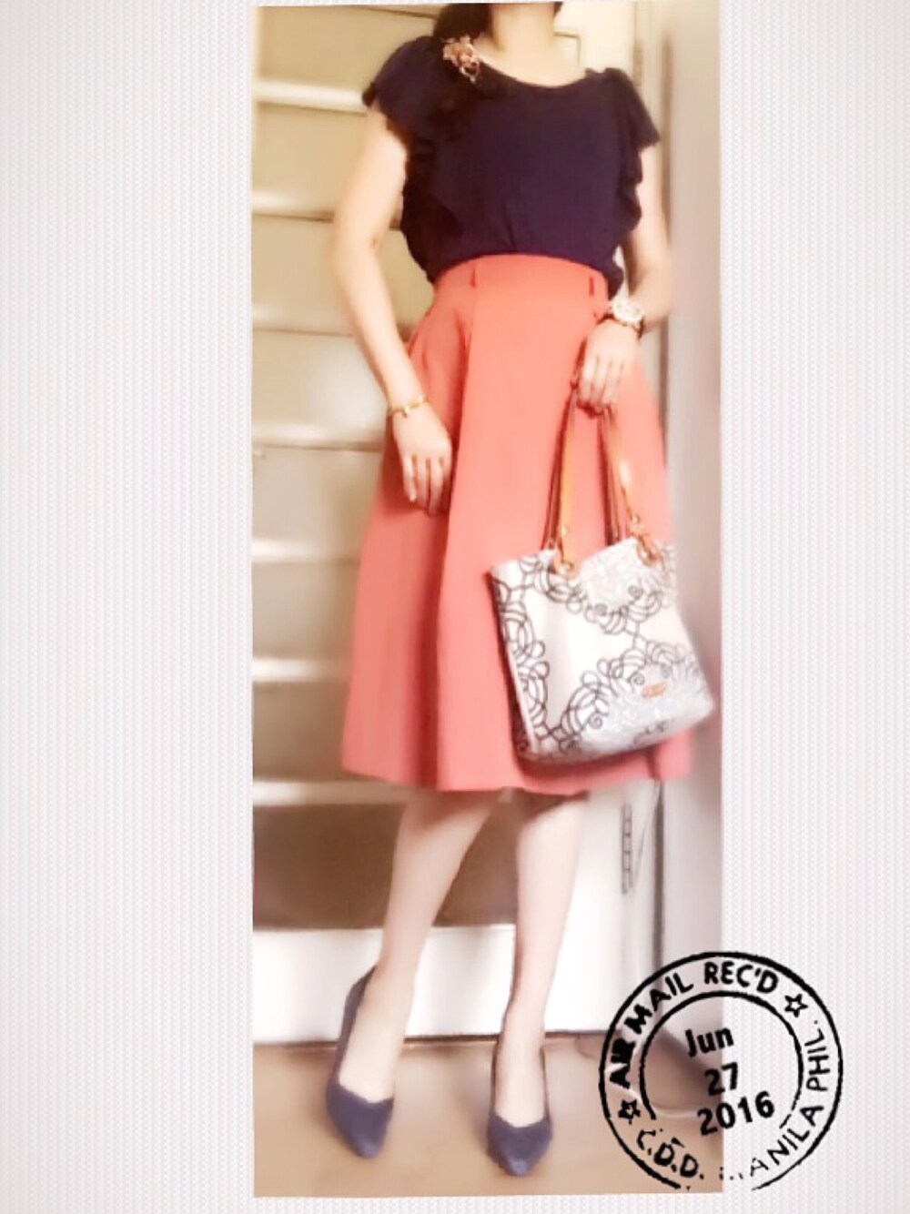 「テラコッタ」｜「shoplistのアイテム（Tシャツ/カットソー、ブルー系）」を使った、Yukako Herbさん（レディース・165cm）の夏コーディネートの1枚目の写真