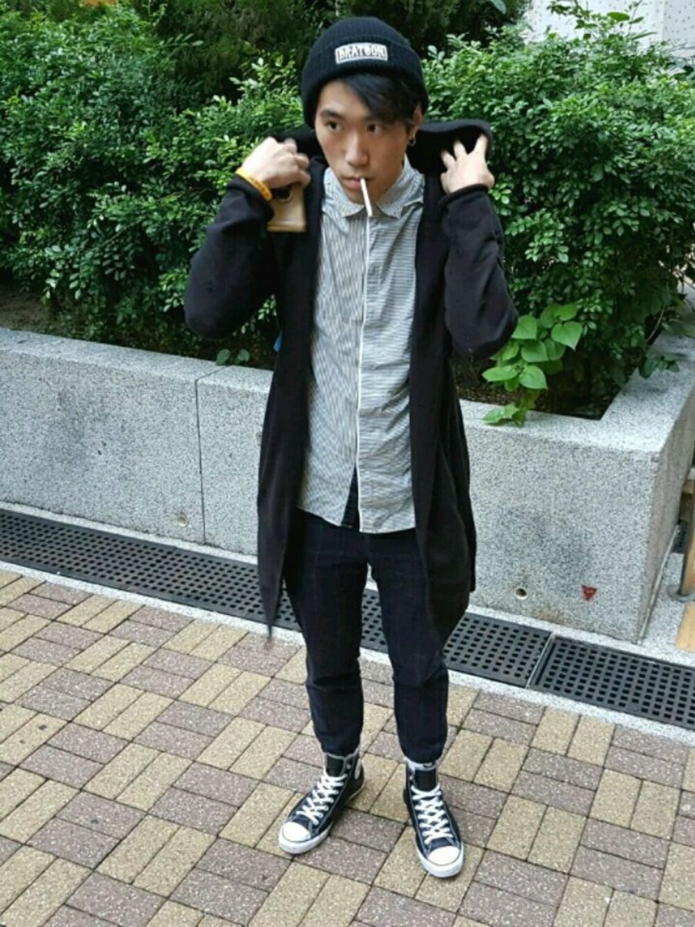 「wizzard、winter、852、420」｜「G2000 のアイテム（シャツ/ブラウス、ホワイト系）」を使った、Siuwah Siuさん（メンズ・180cm）の秋コーディネートの1枚目の写真