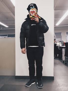 「Supreme （シュプリーム）のアイテム（フォーマルスーツ/小物）」を使った、余振华さん（メンズ・172cm）の冬コーディネート