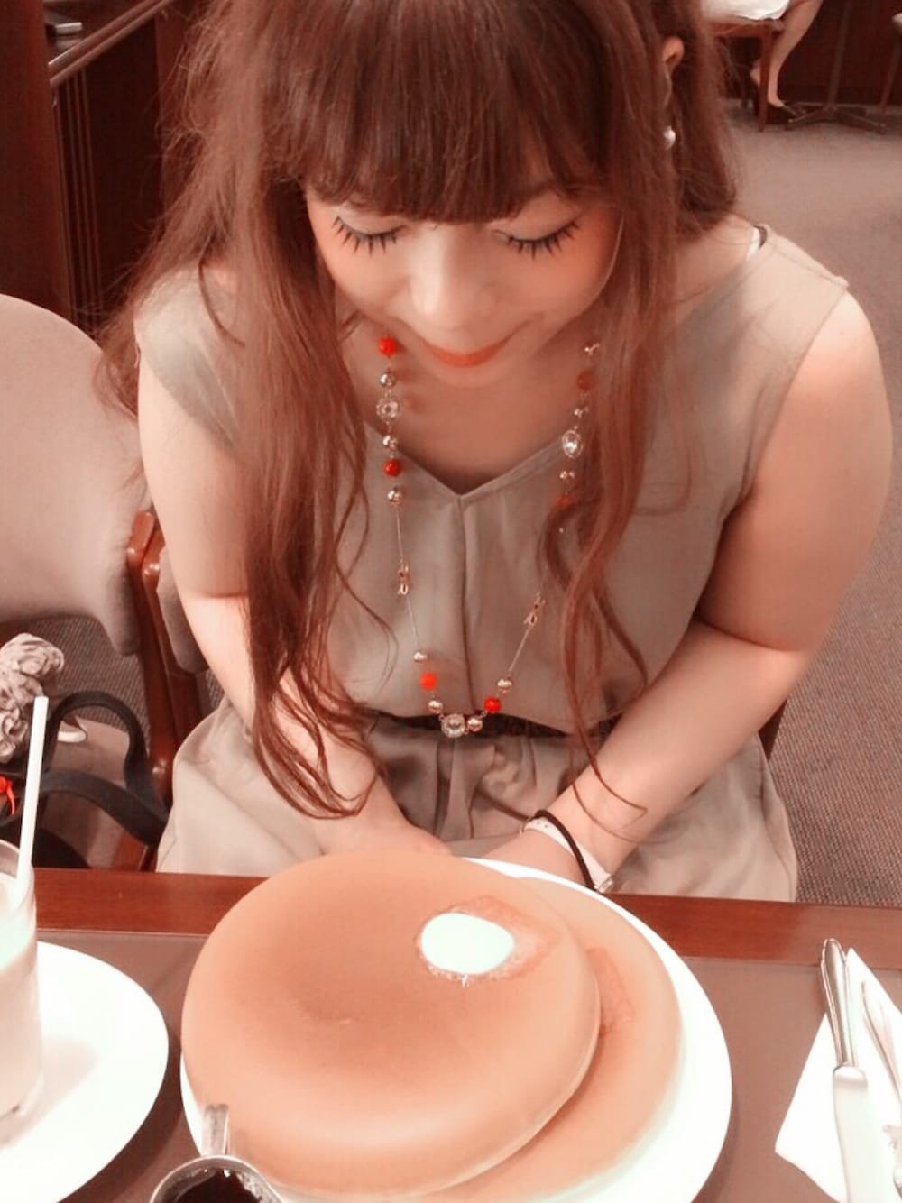 「サロペット」｜「Marc by Marc Jacobsのアイテム（ネックレス、ピンク系）」を使った、まいまいさん（レディース・161cm）の秋コーディネートの1枚目の写真