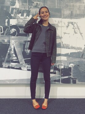 「EDITION（エディション）のACNE STUDIOS SKIN 5 USED スキニーパンツ（デニムパンツ）」を使った、吉岡更紗さん（レディース・159cm）の秋コーディネート