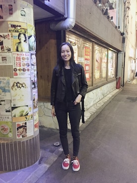 「EDITION（エディション）のACNE STUDIOS SKIN 5 USED スキニーパンツ（デニムパンツ）」を使った、吉岡更紗さん（レディース・159cm）の秋コーディネート