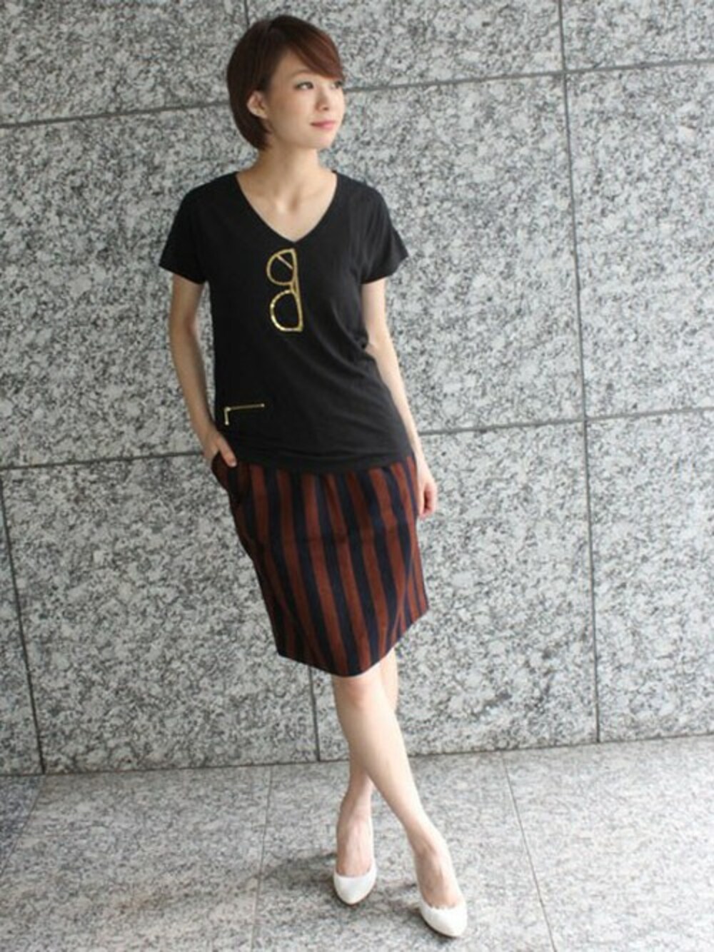 「ブラック、Tシャツ」｜「ADAM ET ROPE'の★人気アイテム★【店舗限定】スパンコールグラスTシャツ（Tシャツ/カットソー、ブラック系）」を使った、ngnさん（レディース・160cm）の夏コーディネートの1枚目の写真