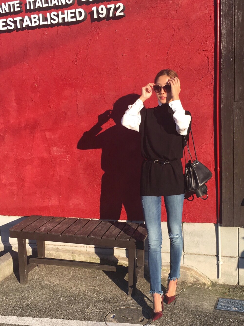 「ZARA、ザラジョ、ザラ、フリンジ、ニット、シャツスタイル、ウエストマーク、シンプル」｜「ENORMのアイテム（ニット/セーター、グレー系）」を使った、Erico Kimuraさん（レディース・166cm）の冬コーディネートの1枚目の写真