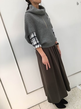 「a.v.v（アーヴェヴェ）のアイテム（ニット/セーター、グレー系）」を使った、akiさん（レディース）の秋コーディネート