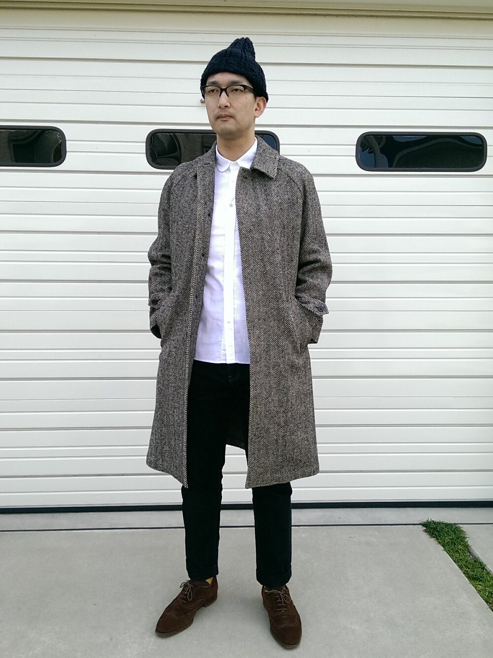 「Camoshitaのヘリンボーンステンカラーコート（ステンカラーコート、グレー系）」を使った、ＴＡＫＡ.Ｓさん（メンズ・181cm）の秋コーディネートの1枚目の写真