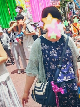 「axes femme（アクシーズファム）の花柄ブラウス×ＰＴセットアップ（ワンピース、ブルー系）」を使った、まむむさん（レディース）の夏コーディネート