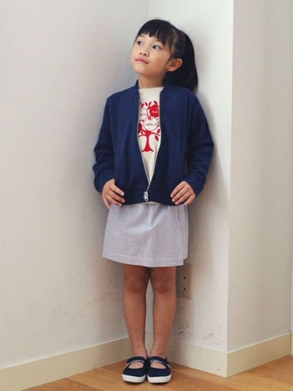 「パーカー、キュロット、SHIPS KIDS」｜「SHIPSのSHIPS KIDS:ミニ裏毛 ジップ ブルゾン(kids)（パーカー、ブルー系）」を使った、まりかちゃんさん（キッズ・120cm）の春コーディネートの1枚目の写真