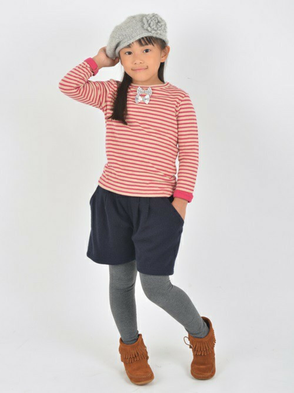 「ボーダー、キャップ、ミネトンカ、リボン、タイツ、フリンジ、キュロット、SHIPS KIDS」｜「SHIPSのSHIPS KIDS:接結 ボーダー 2リボン ロングスリーブ(kids)（Tシャツ/カットソー、ピンク系）」を使った、まりかちゃんさん（キッズ・120cm）の秋コーディネートの1枚目の写真
