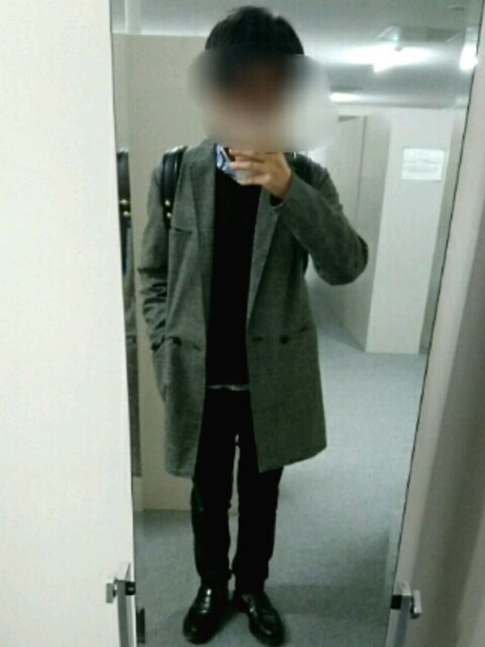 「DETAILSのDETAILS/DOUBLE SHOP CORT（チェスターコート、グレー系）」を使った、Meさん（メンズ・170cm）の秋コーディネートの1枚目の写真