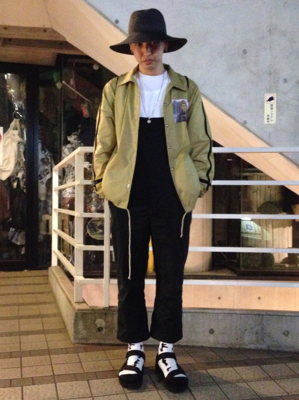 「hidenujack、UNUSED、KIJIMA TAKAYUKI、teva、style icon tokyo、johnsbyjohnny」｜「Johns by Johnnyのアイテム（その他トップス、ゴールド系）」を使った、hidenujackさん（メンズ・180cm）の夏コーディネートの1枚目の写真