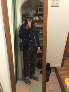 「TOMORROWLAND （トゥモローランド）のアイテム（その他パンツ、グレー系）」を使った、MAKOTOさん（メンズ）の冬コーディネート