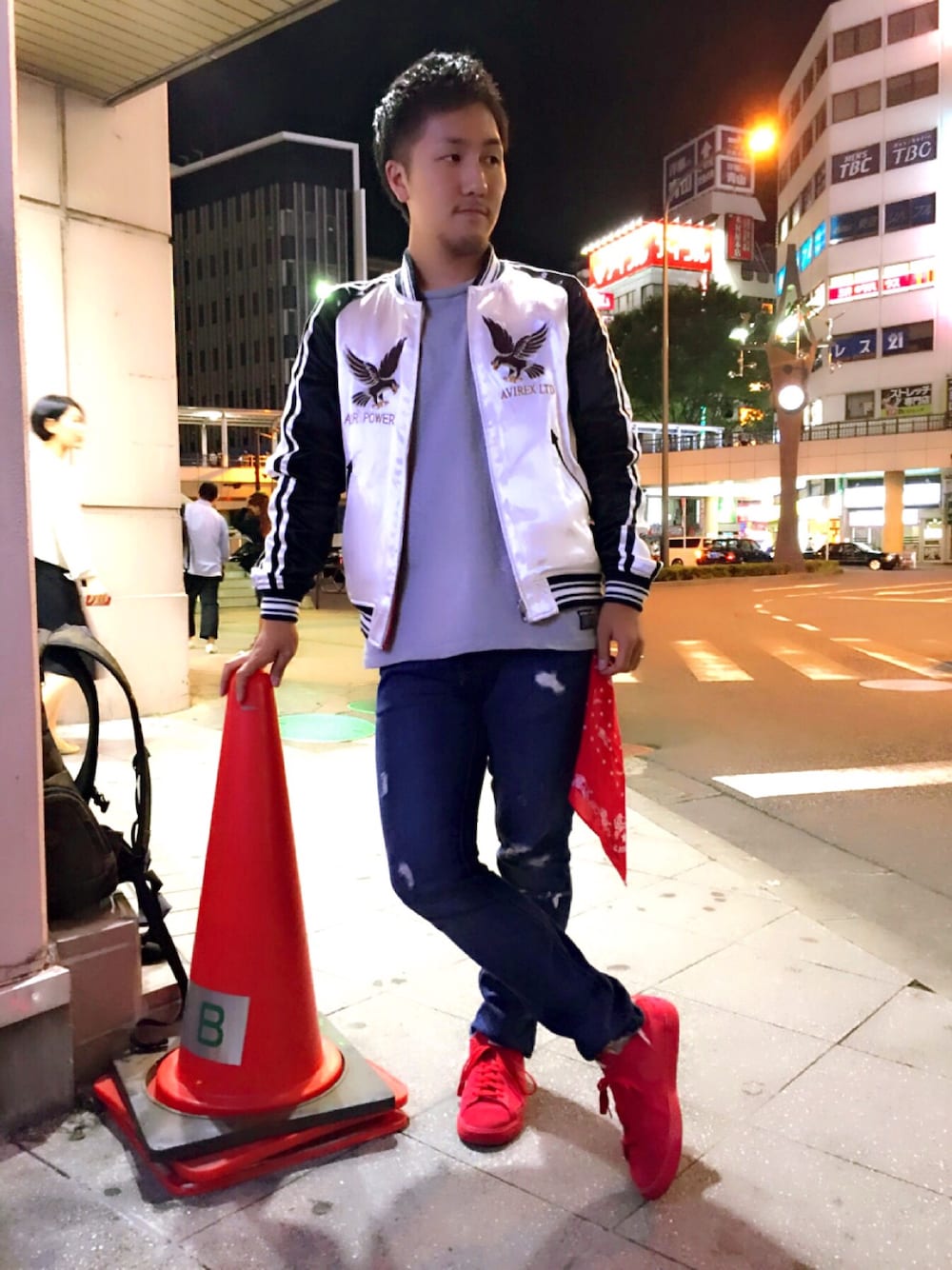 「シンプルコーデ、秋のコーデ、9月WEAR秋コーデ始めました祭り、ootd、ストリート、menswear、streetstyle、ラブ＆ピース2016、AVIREX、ミリタリー」｜「AVIREXのavirex/ アヴィレックス / TWO FACE SUKA JACKET/　2フェイス　スカジャケット/　スカジャン/ （ブルゾン、ホワイト系）」を使った、toshioさん（メンズ・168cm）の秋コーディネートの1枚目の写真