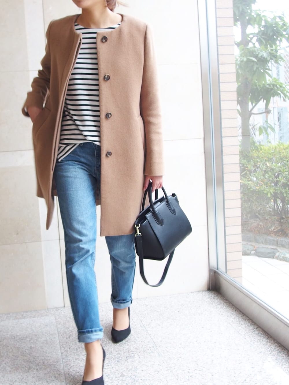 「カジュアル、大人カジュアル、デニム、プチプラ、UNIQLO、ノーカラーコート、ベージュ、ボーダー、ボーダートップス、パンプス」｜「UNIQLOのアイテム（ノーカラージャケット、ブラウン系）」を使った、SioAiさん（レディース・161cm）の冬コーディネートの1枚目の写真
