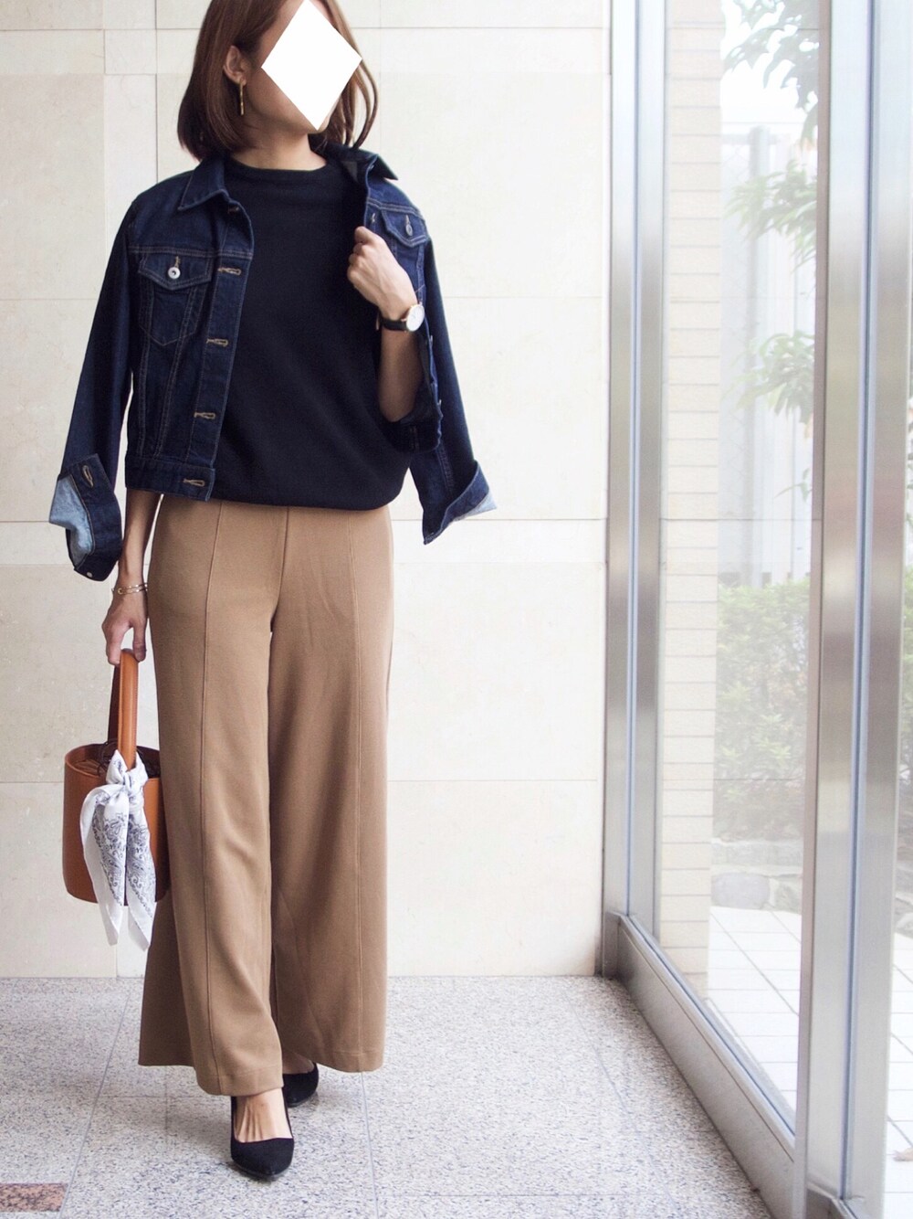 「シンプルコーデ、キレイめ、バケツバッグ、プチプラ、デニムジャケット、ユニクロ、ママコーデ」｜「UNIQLOのアイテム（デニムジャケット、ブルー系）」を使った、SioAiさん（レディース・161cm）の秋コーディネートの1枚目の写真