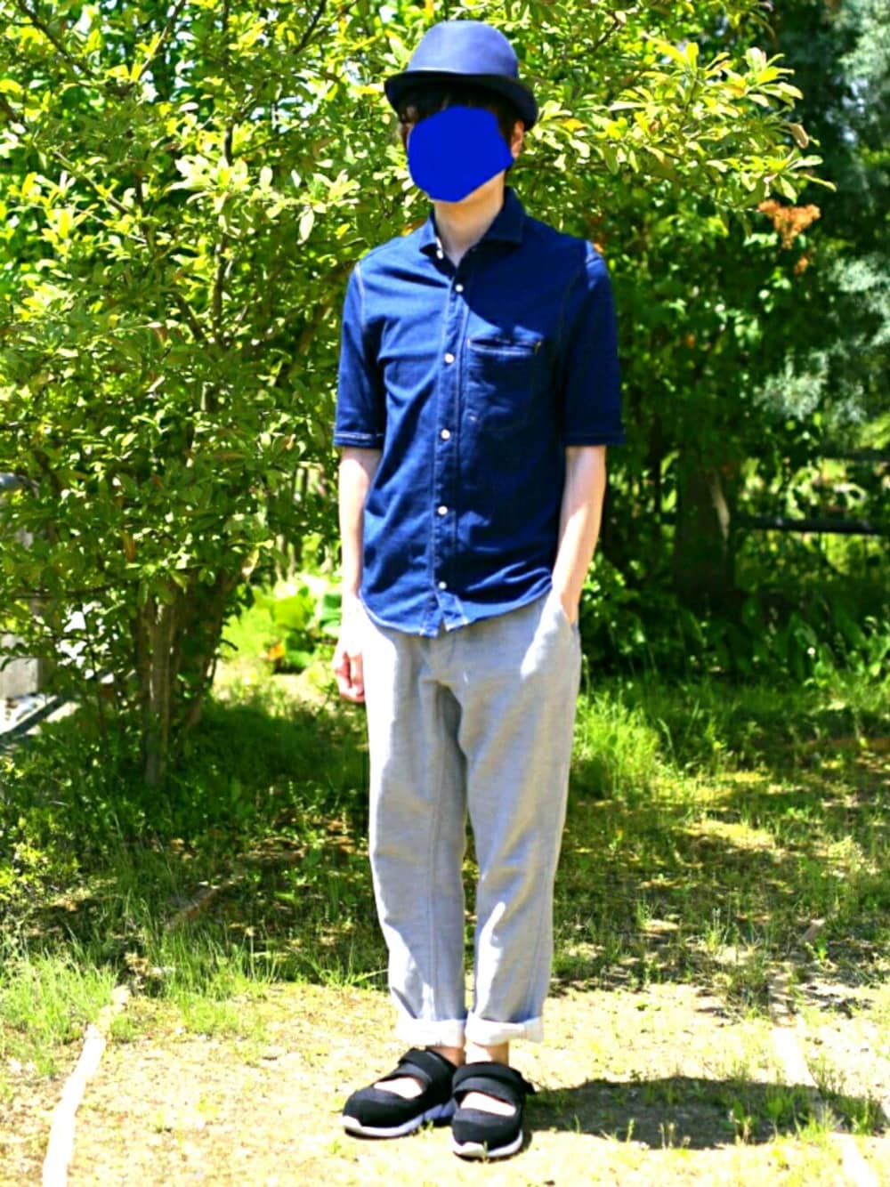 「夏、大人カジュアル、カジュアル、スウェットパンツ、スウェット、濃紺、サンダル、ハット」｜「Sancaのアイテム（その他パンツ、シルバー系）」を使った、yamaさん（メンズ・164cm）の春コーディネートの1枚目の写真
