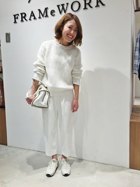 「ホワイトパンツ」｜「アイテム（スニーカー）」を使った、FRAMeWORK京都　mochiさん（レディース・158cm）の冬コーディネート