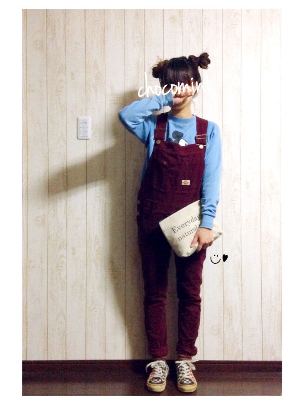 その他のサロペット/オーバーオール、ブルー系のスウェット、ブルー系のスウェットを着用したレディースの秋コーディネートの1枚目の写真