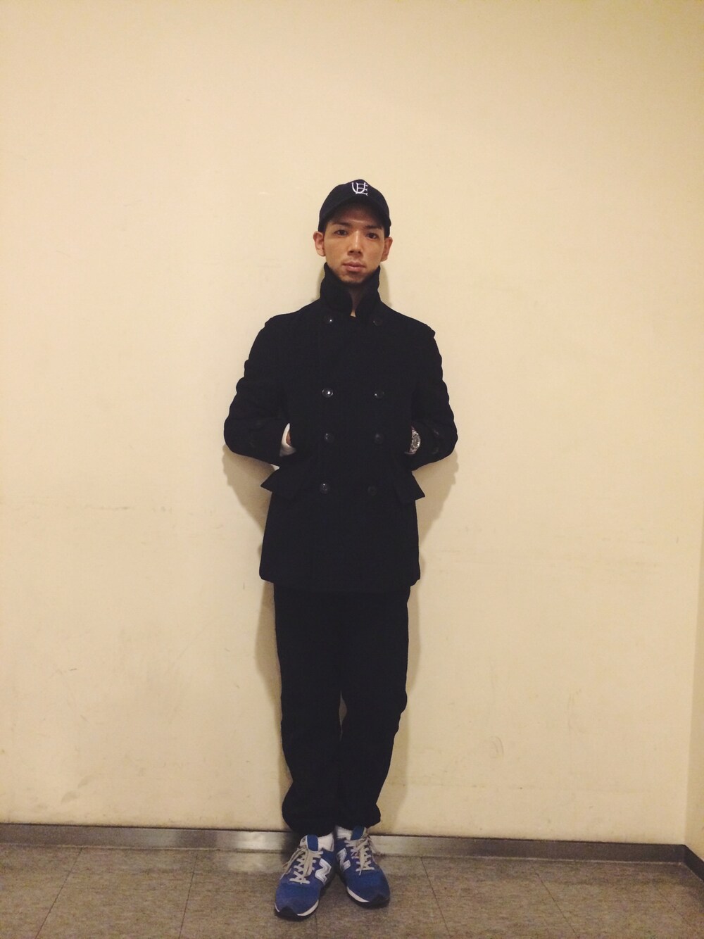 「peacoat、피코트、코트、coat、NEWERA、뉴에라、sweatpants、NEWBALANCE、New Balance、NEW  BALANCE 」｜「UNIQLOのUniqlo 울블렌드 피코트 네이비（ピーコート、ブルー系）」を使った、JinwooParkさん（メンズ・174cm）の秋コーディネートの1枚目の写真