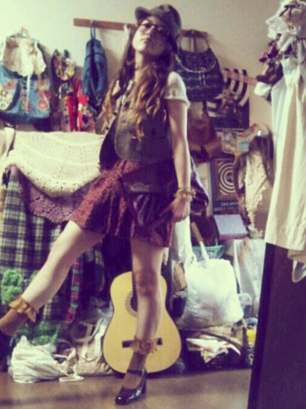 ブラウン系のスカート、その他のその他を着用したレディースの秋コーディネートの1枚目の写真