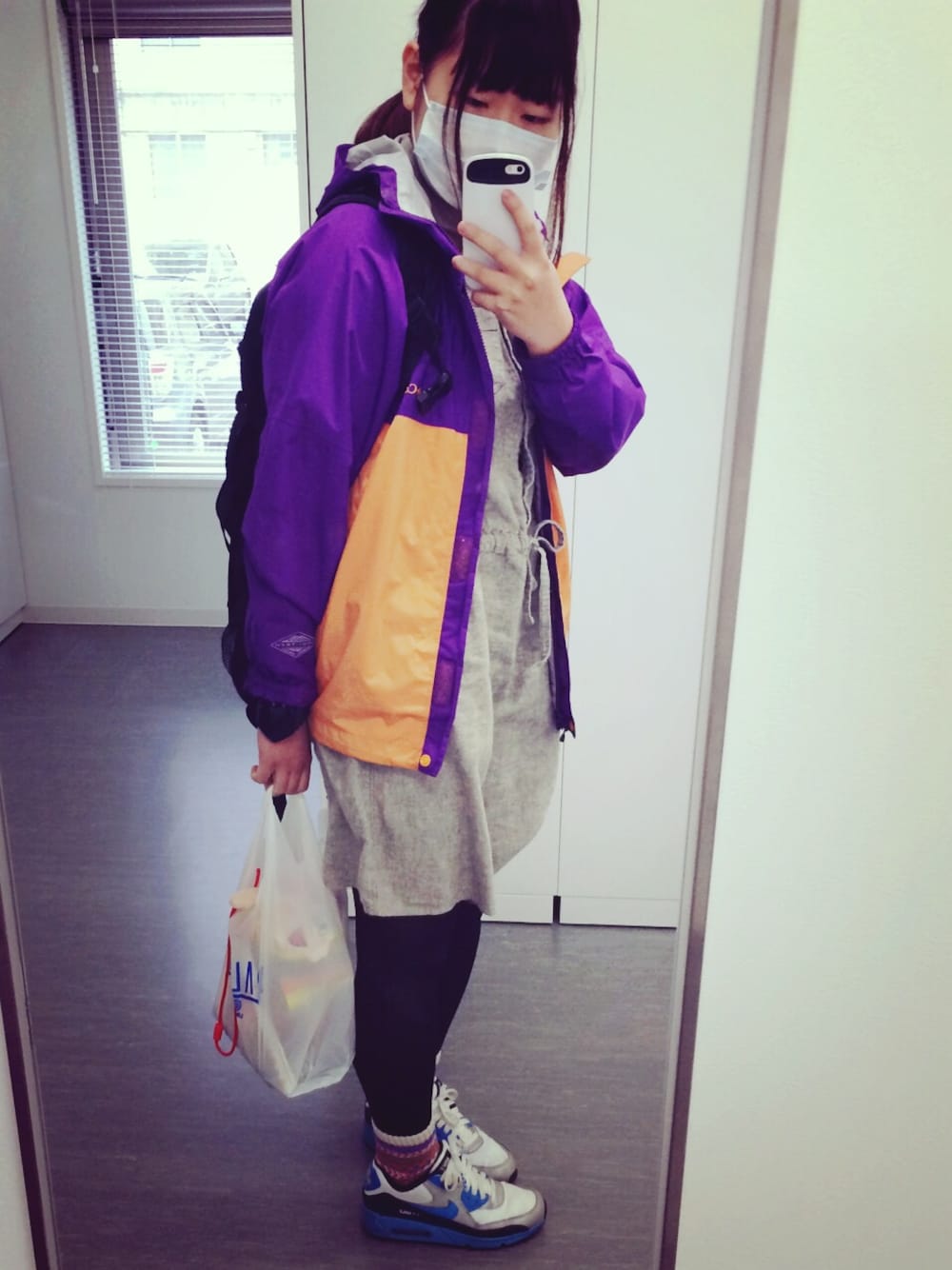 「エアマックス」｜「NIKEのNIKE AIR MAX 90 GS （スニーカー、ホワイト系）」を使った、ま やさん（レディース・155cm）の春コーディネートの1枚目の写真