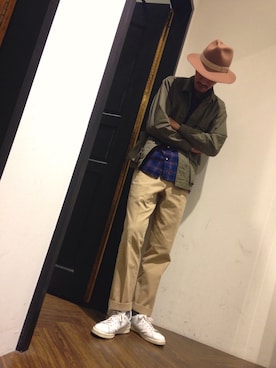 「ホワイトスニーカー」｜「アイテム（ミリタリージャケット）」を使った、増田 千秋さん（メンズ・180cm）の秋コーディネート