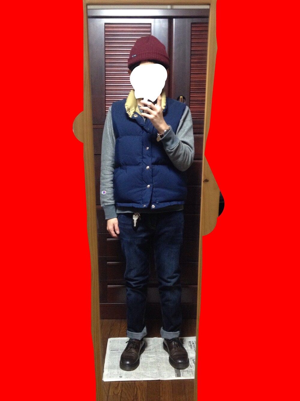 「ダウンベスト、Crescent Down Works、古着、無地スウェット、Champion、デニム、Levi's、革靴、Dr.Martens、ニット帽」｜「Crescent Down Works(used)のアイテム（ダウンベスト、ブルー系）」を使った、るるるさん（メンズ・163cm）の冬コーディネートの1枚目の写真