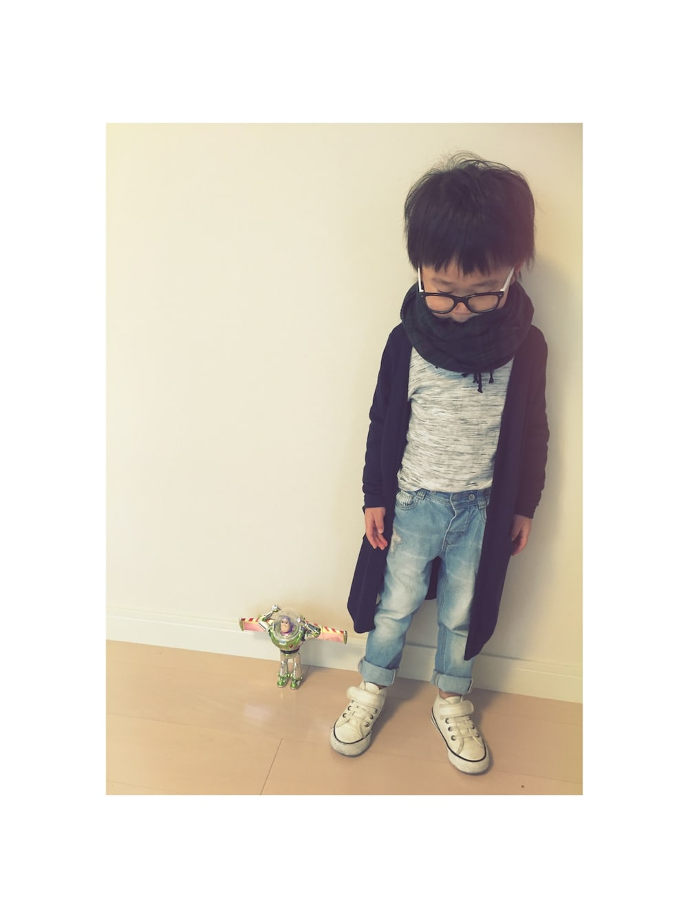 「3歳、男の子、プチプラ、西松屋、H&M、birthday、ロングカーディガン、めがね、バズライトイヤー」｜「GUのアイテム（マフラー、グリーン系）」を使った、shooomanさん（キッズ・100cm）の冬コーディネートの1枚目の写真