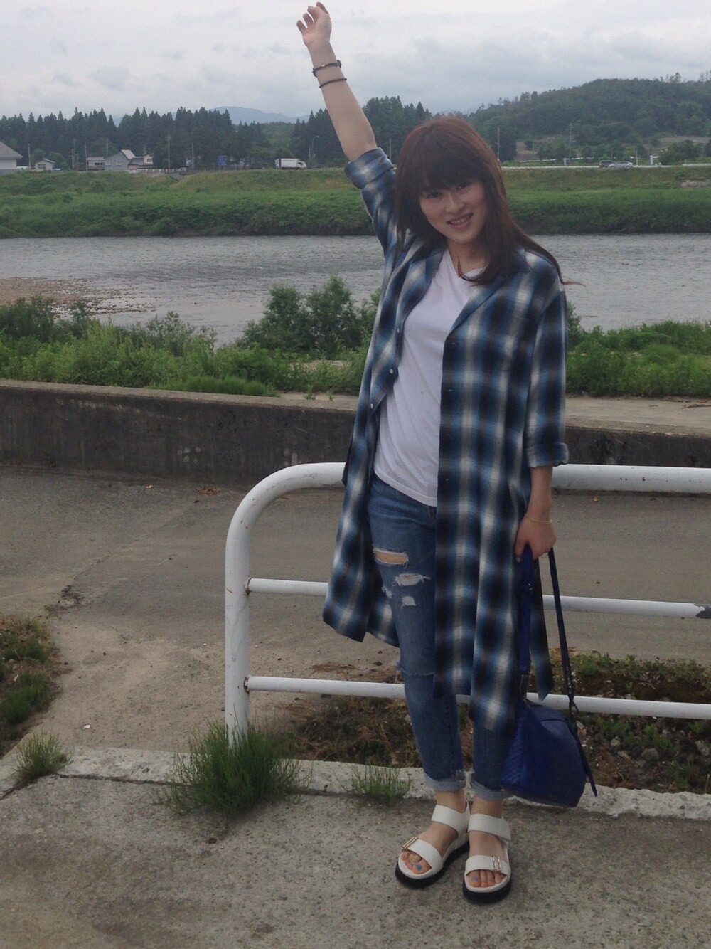 「PHEENYのアイテム（トップス、ブルー系）」を使った、yucapiさん（レディース・164cm）の夏コーディネートの1枚目の写真