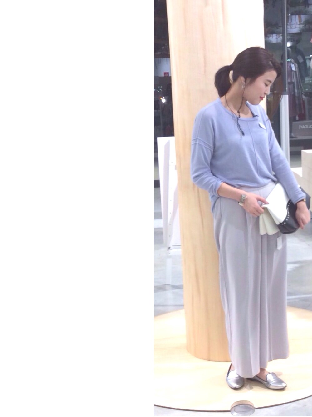 「着回しコーデ、春コーデ、ワイドパンツ、グレー、knit、KOE、KOE岡山、岡山」｜「koeのフロントシームニットプルオーバー（ニット/セーター、ブルー系）」を使った、伽織さん（レディース・167cm）の春コーディネートの1枚目の写真